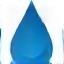Ein Wassertropfen und eine Hand, die Wasserschutz symbolisieren